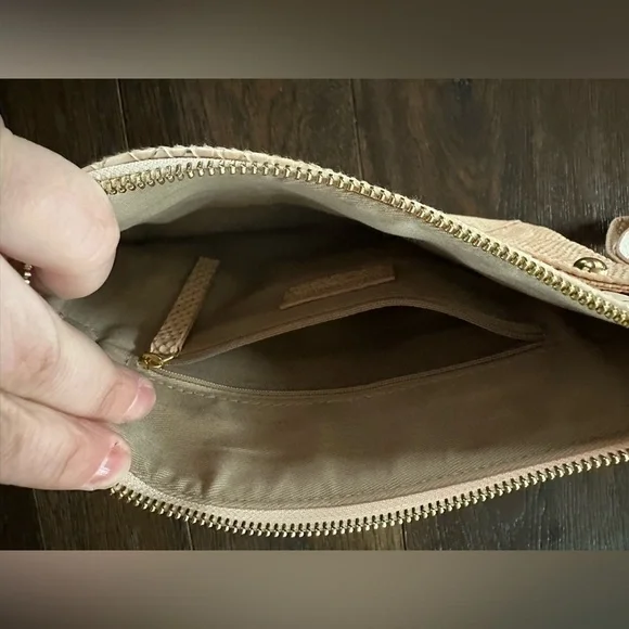 The LIMITED Snakeskin Like Cream Textured Clutch - Picture 7 of 7